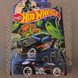 New 2025 Hot Wheels Night Shifter Halloween Series International Card 4/5 DXT91